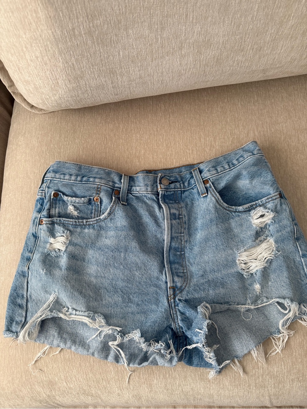 Vintage High-Rise Distressed Levi’s 501 Denim Shorts - Light Blue Size 34
